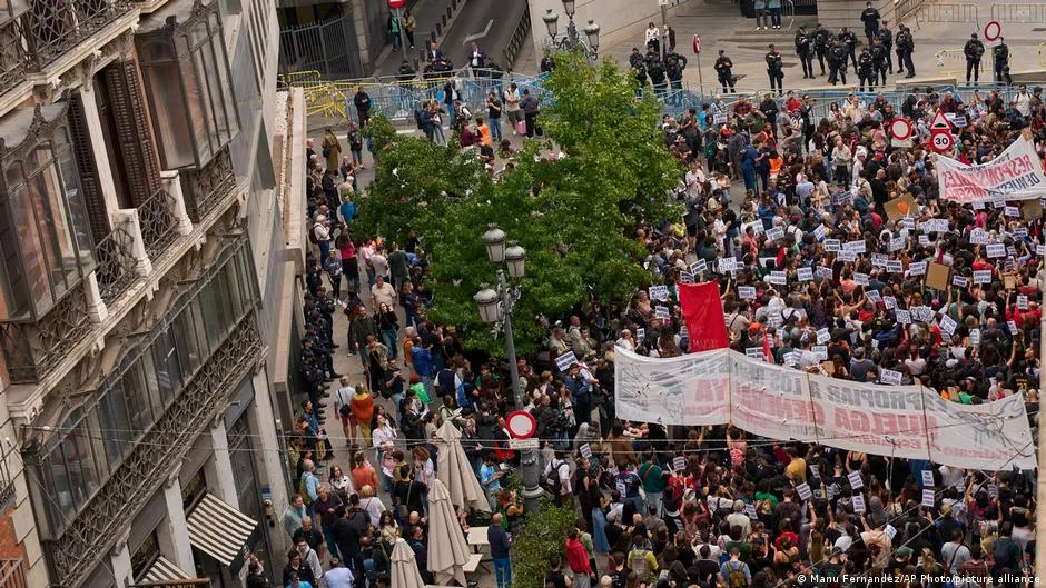Spain's Parliament Rejects Emergency Housing Decrees as Protests Continue Across the Country