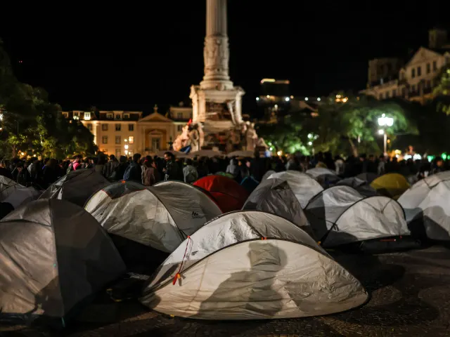 Portugal Police Clear Housing Protest Camps, Thousands Return to Squares Hours Later