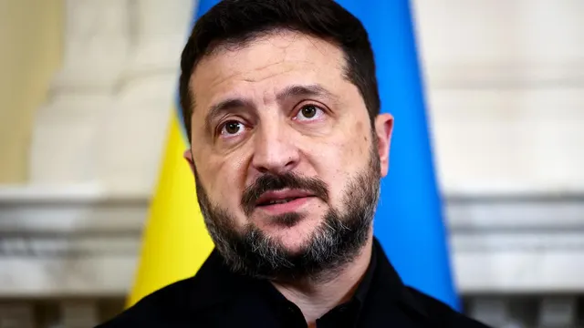 Ukraine Resumes Strikes on Russian Oil Refineries as Zelensky Accuses US of Withdrawing Support