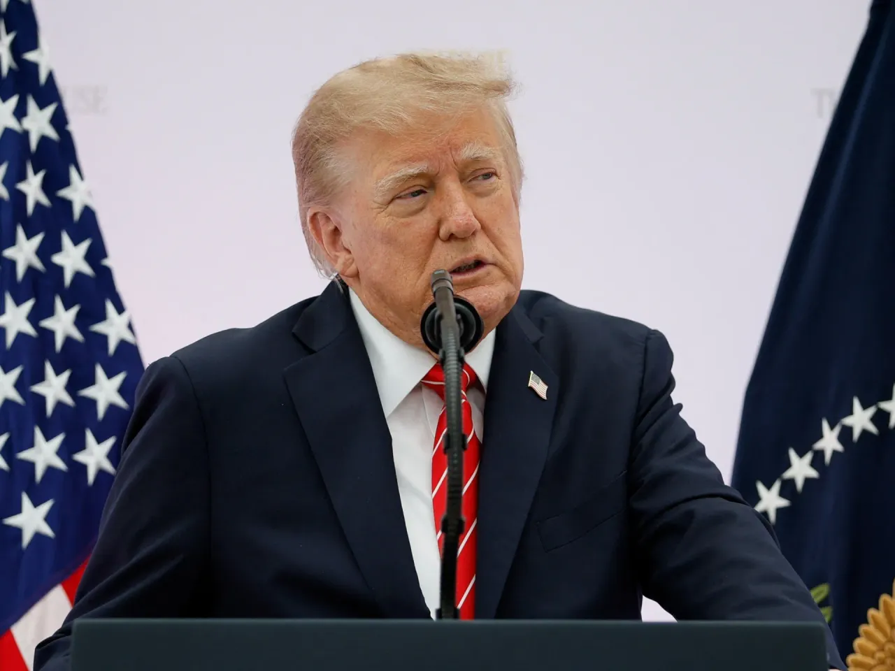 Trump Rules Out US Strike on Iran Before Midterm Elections as Oil Prices Fall