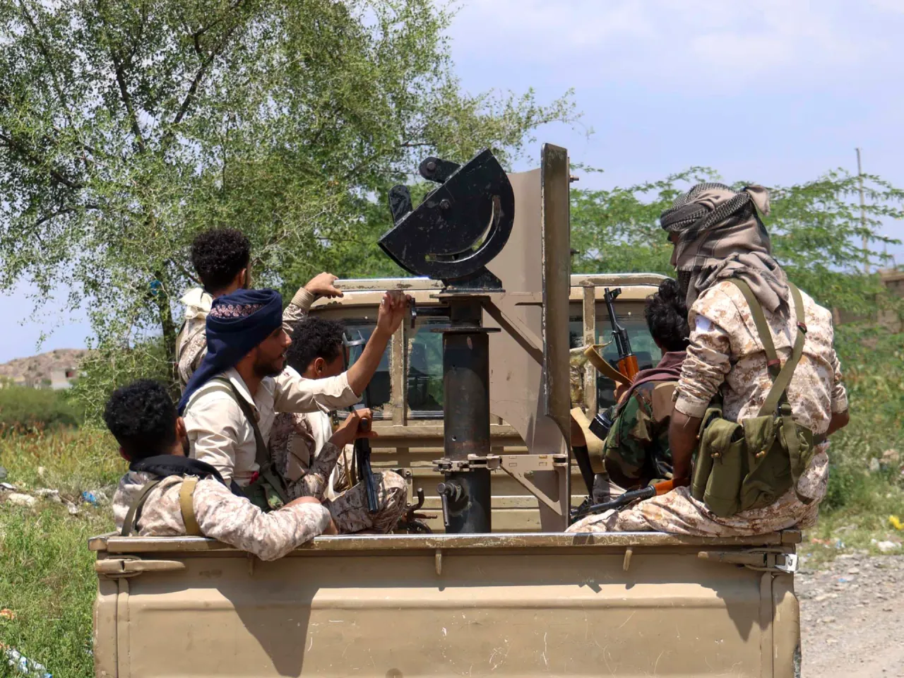 Yemen's Presidential Council Announces Major Military Campaign to Retake Houthi-Held Territory